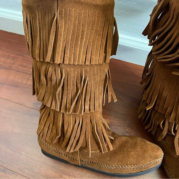 Minnetonka Tan Brown Tiered Fringe Boot Moccasins Size 8 Womens - Picture 4 of 10